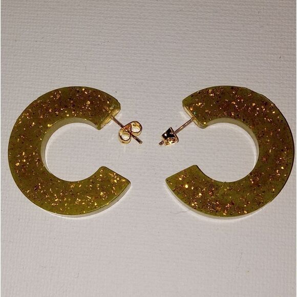 Gold resin hoop earrings - Picture 1 of 2